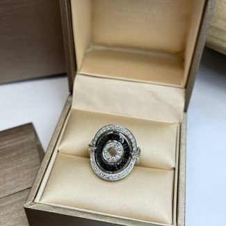 Перстень BVLGARI з діамантами.